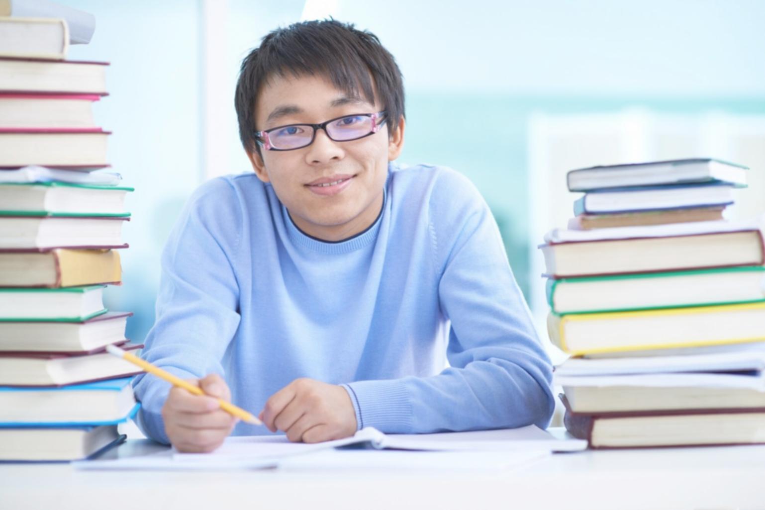 Environnement de travail collaboratif avec équipements modernes